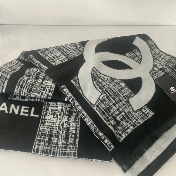 CHANEL NEW WITH TAGS GIFT WITH PURCHASE SCARF CASHMERE & SILK 74” X 26.5” - Picture 1 of 8